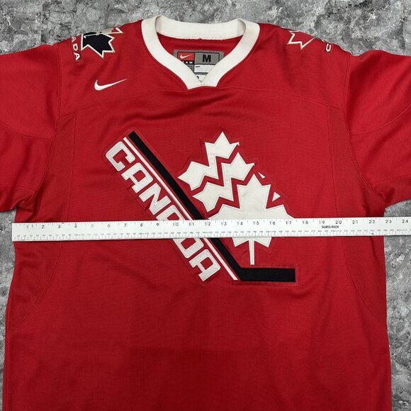 Team Canada 2011 World Juniors Alternate Nike Jersey M Red White - Picture 7 of 8